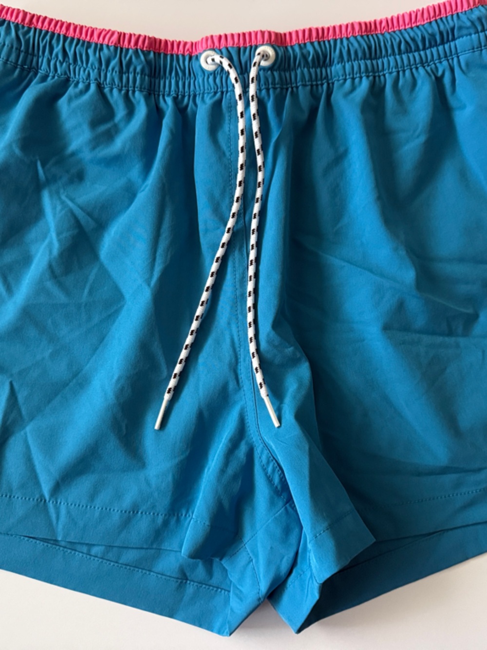 New Chubbies The Capes Blue Swim Shorts with Pink size Large 4” inseam